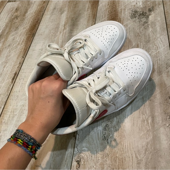 university red low jordan 1s woman 7.5 - Picture 3 of 10